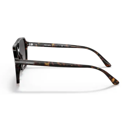 Gafas de sol PRADA 20YS 2AU09G Gris Degradé Polarizado en superficie blanca